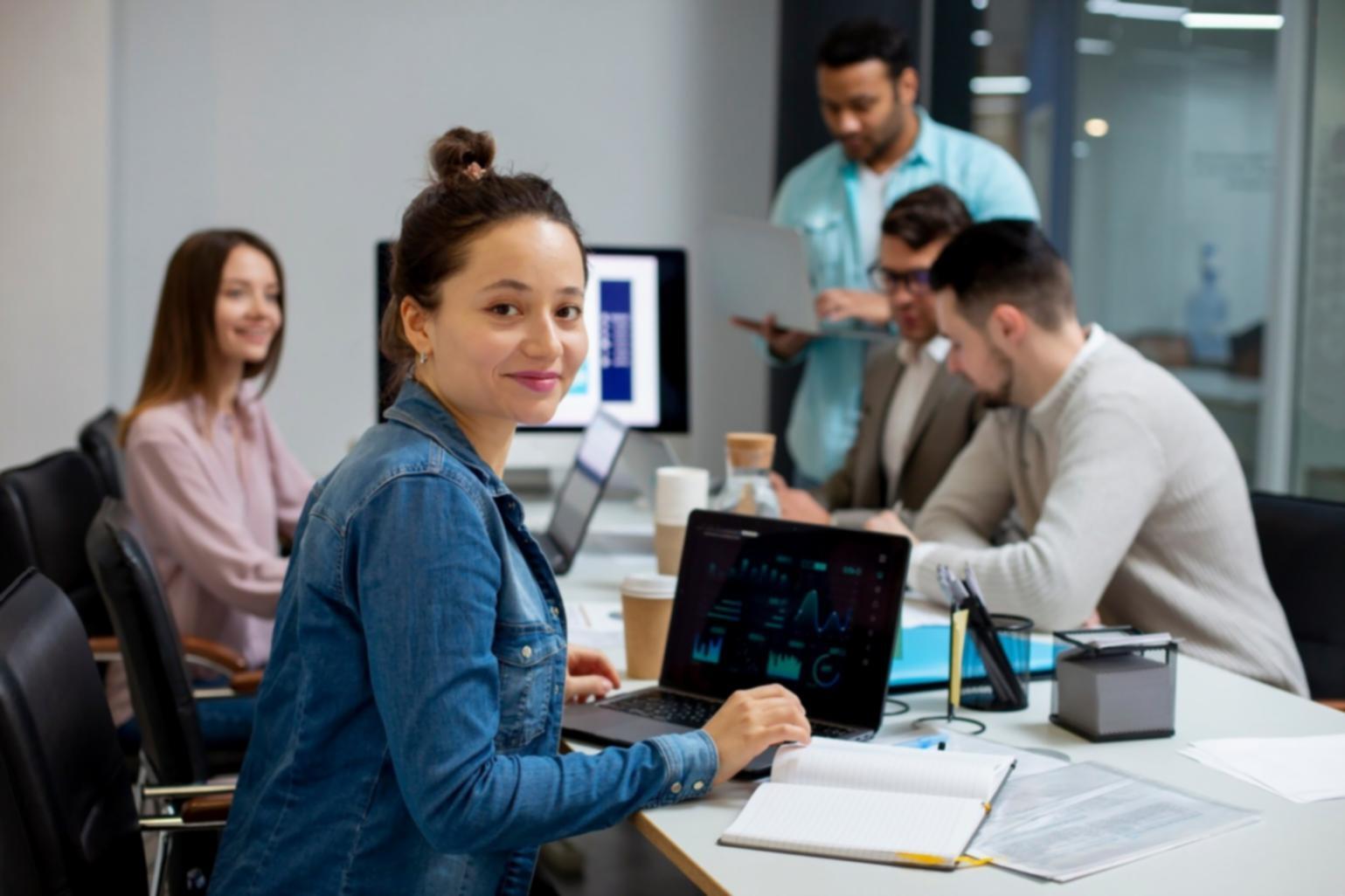 Geavanceerde game development tools en code editor met JavaScript frameworks